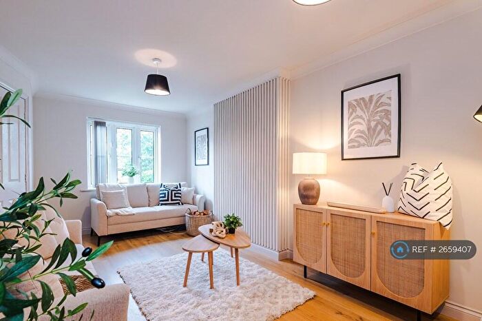 4 Bedroom Semi-Detached House To Rent In Waters Edge, Ashton-Under-Lyne, OL6