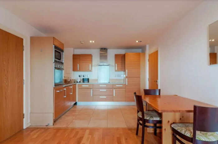2 Bedroom Apartment To Rent In City Tower, Limeharbour, E14