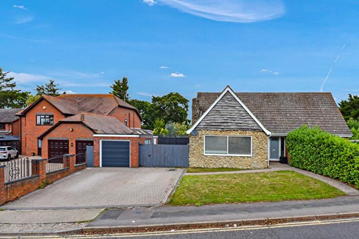 4 Bedroom Detached House For Sale In View Road, Cliffe Woods, ME3