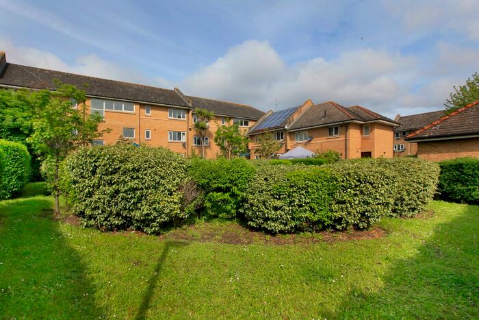 2 Bedroom Flat To Rent In Assisi Court, St James's Drive, Wandsworth Common, London, SW12