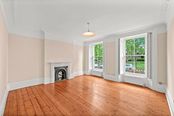 3 Bedroom Maisonette For Sale In Oakley Square, Camden Town, NW1