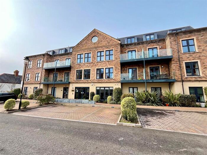 1 Bedroom Apartment For Sale In Fountain Way, Salisbury, SP2
