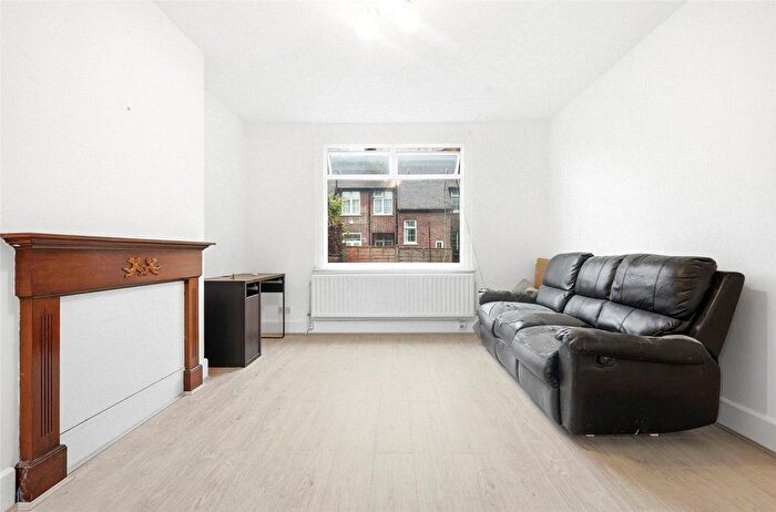 3 Bedroom Terraced House To Rent In Malam Gardens, London, E14