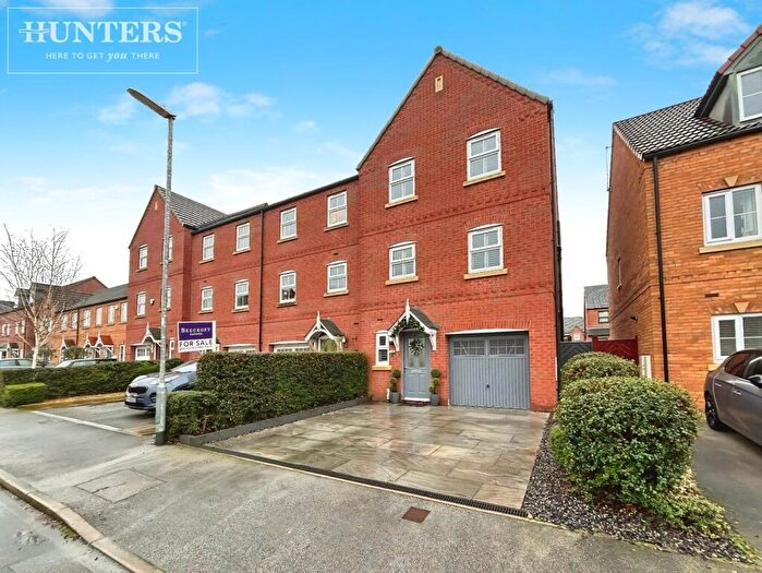 4 Bedroom Town House For Sale In Bellscroft, Wombwell, Barnsley, S73