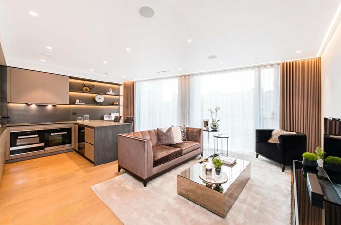 2 Bedroom Flat To Rent In Buckingham Palace Road, London, SW1W