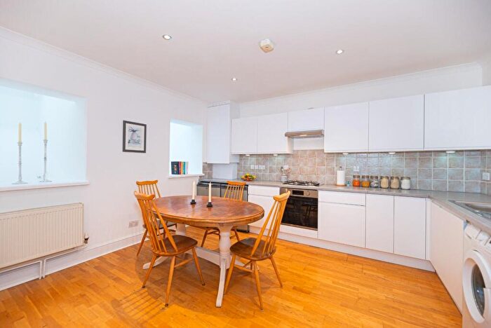 1 Bedroom Flat For Sale In Milkwell Yard, London, SE5