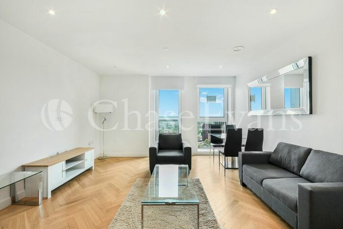 1 Bedroom Flat To Rent In Two Fifty One, Southwark Bridge Road, Elephant &amp; Castle, SE1