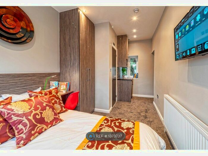 Studio To Rent In Mount Drive, Harrow, HA2