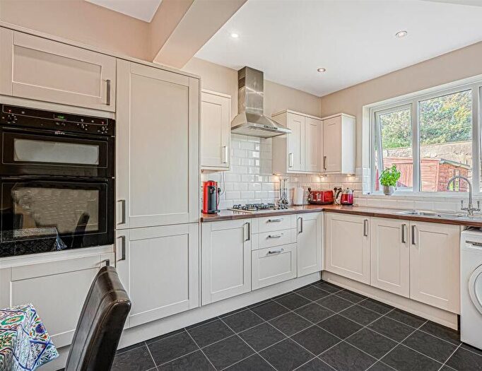 3 Bedroom Bungalow To Rent In Geariesville Gardens, Ilford, IG6