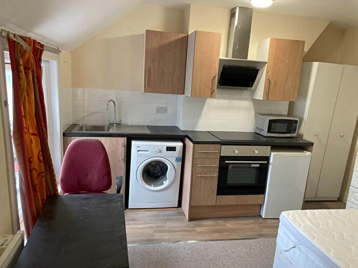 Studio To Rent In Drakefield Road, London, SW17