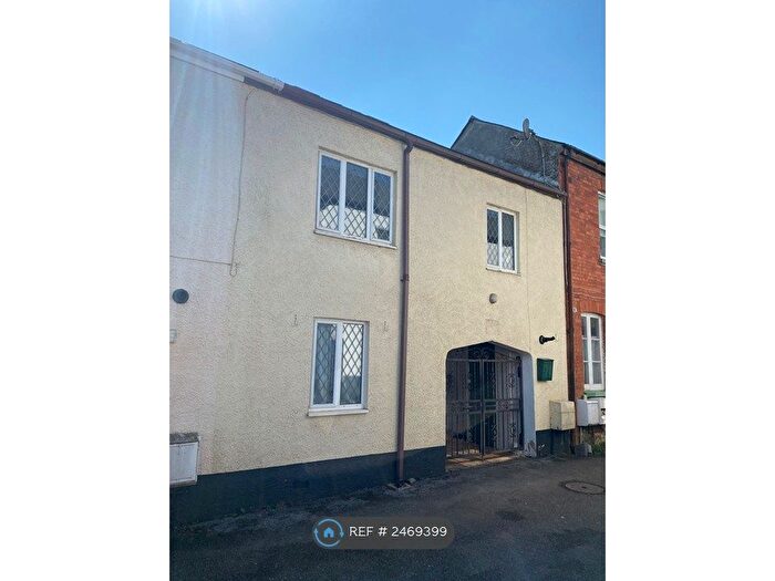 3 Bedroom Terraced House To Rent In Jarmans Court, Cullompton, EX15