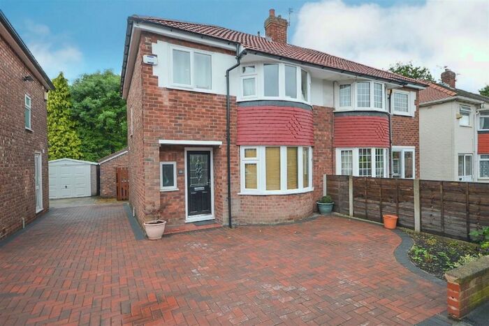 3 Bedroom Semi-Detached House To Rent In Kenilworth Road, Stockport, SK3