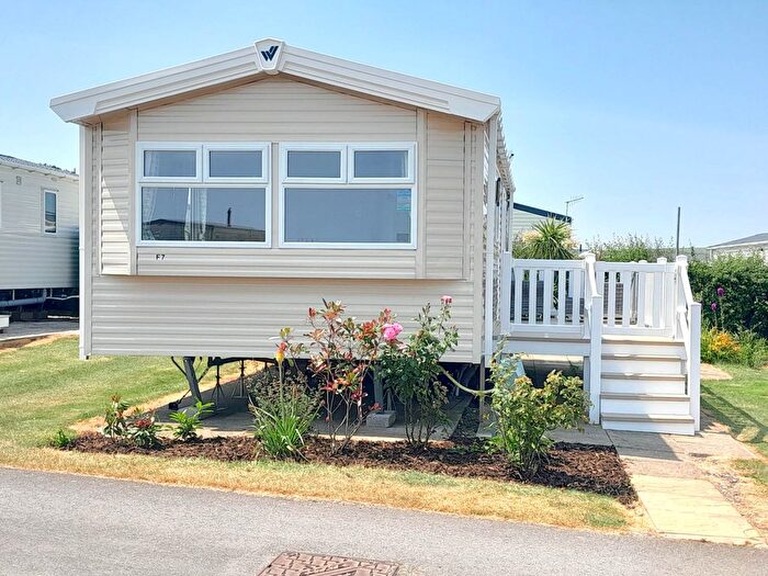 2 Bedroom Mobile/park Home For Sale In West Lulworth, Dorset, BH20