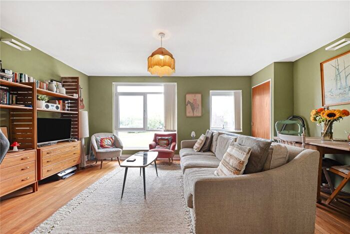 2 Bedroom Maisonette For Sale In Hayesford Park Drive, Bromley, BR2