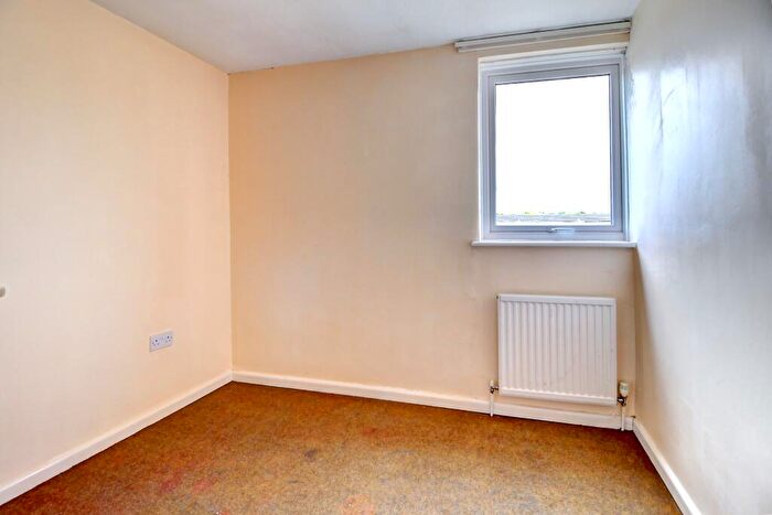3 Bedroom End Of Terrace House For Sale In Culver Road, Basingstoke, RG21