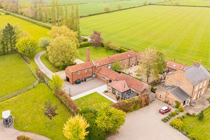 4 Bedroom Barn Conversion For Sale In Plainville Lane, Wigginton, York, YO32