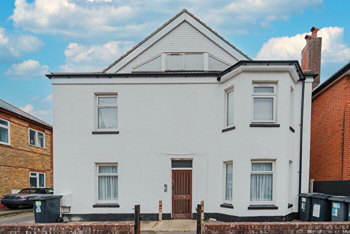 1 Bedroom Apartment To Rent In Morley Road, Bournemouth, Dorset, BH5