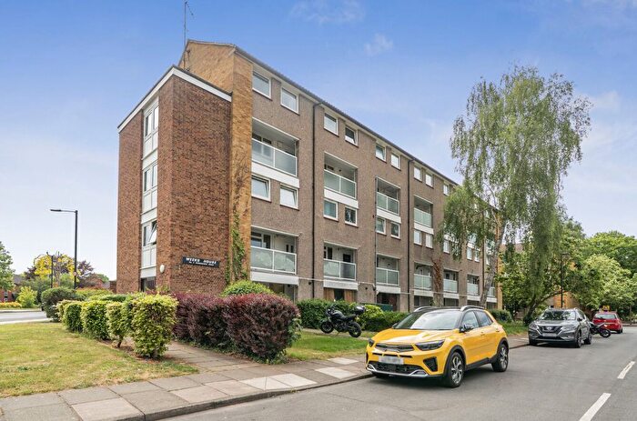 2 Bedroom Property For Sale In Hardwicke Road, Richmond, TW10