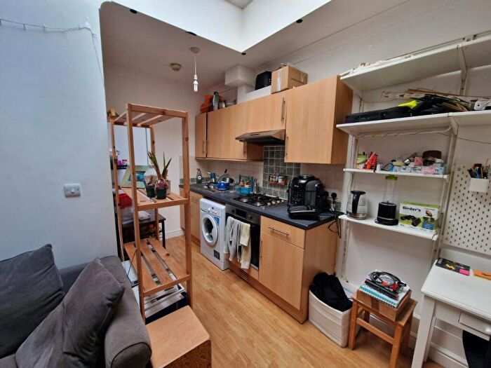 1 Bedroom Flat To Rent In Stoke Newington High Street, London, N16