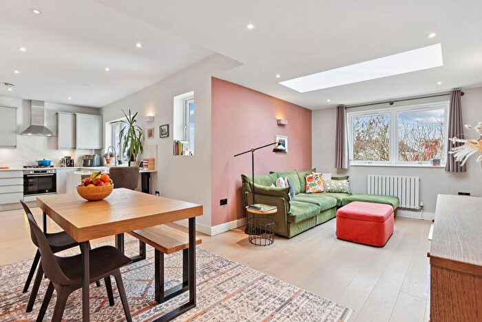 3 Bedroom Flat For Sale In Highview Road, Ealing, London, W13