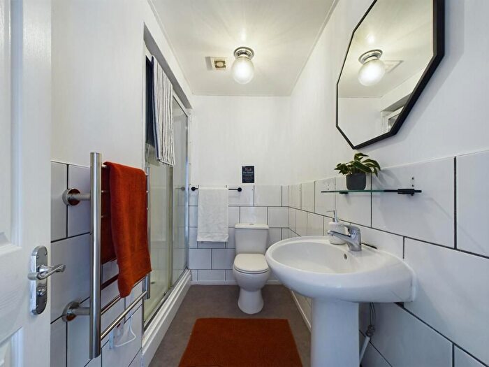 7 Bedroom Flat To Rent In Kippax Street, Manchester, M14