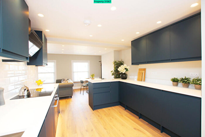 4 Bedroom Flat To Rent In Gowrie Road, London, SW11