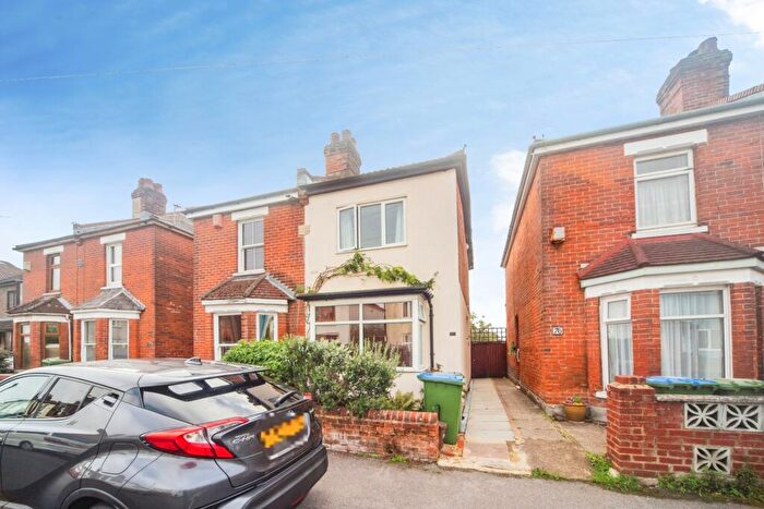 2 Bedroom Semi Detached House For Sale In Priory Road, Southampton, Hampshire, SO17