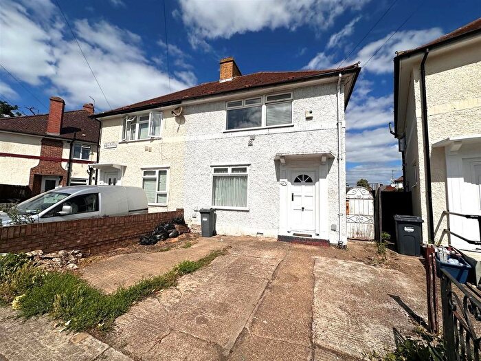 3 Bedroom Semi-Detached House For Sale In Burns Avenue, Feltham, TW14