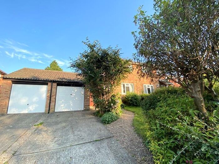 3 Bedroom Semi-Detached House For Sale In Speedwell Close, Guildford, Surrey, GU4