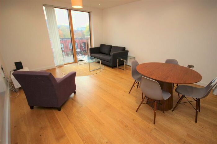 2 Bedroom Flat To Rent In Chapel Street, Salford, M3