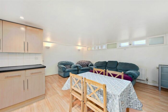 2 Bedroom Flat To Rent In Manbey Park Road, London, E15