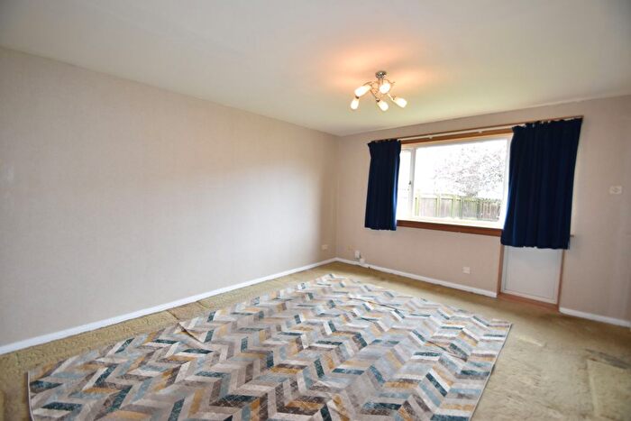 3 Bedroom End Of Terrace House For Sale In Barclay Way, Livingston, EH54