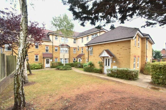 1 Bedroom Flat To Rent In Strathmore Avenue, Luton, Bedfordshire, LU1