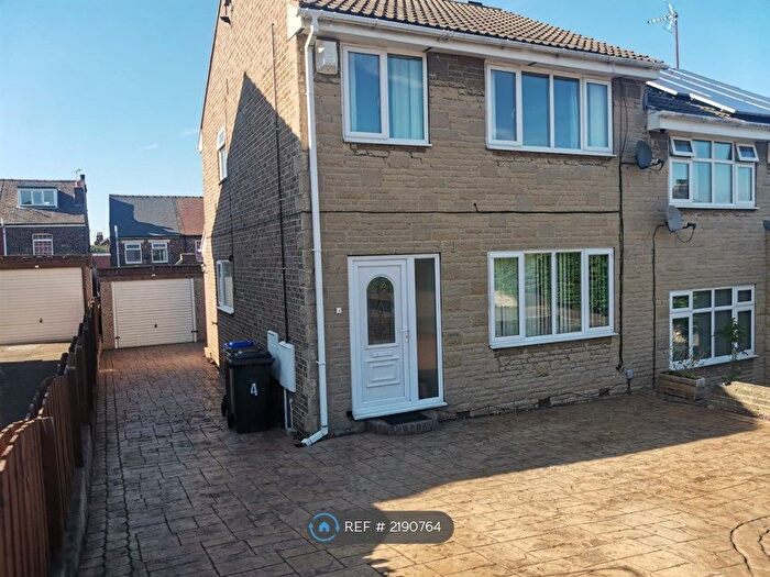 3 Bedroom Semi-Detached House To Rent In Vauxhall Close, Sheffield, S9