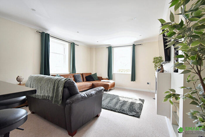 2 Bedroom Apartment For Sale In Isleworth Road, Exeter, EX4