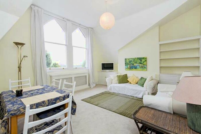 1 Bedroom Flat To Rent In Queenstown Road, Battersea, SW8