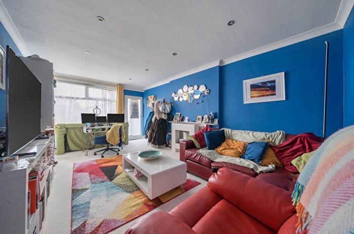 2 Bedroom Flat For Sale In High Moor Court, Moortown, Leeds, LS17