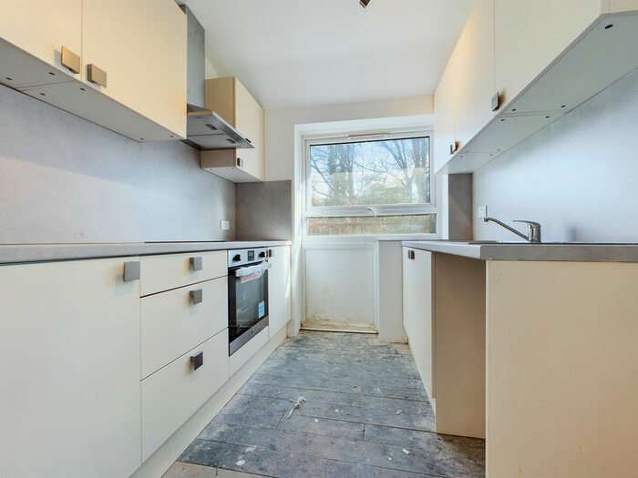 2 Bedroom Flat To Rent In Links Close, Portslade, BN41