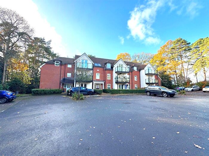 2 Bedroom Flat For Sale In The Coppice, Church Crookham, Fleet, Hampshire, GU52