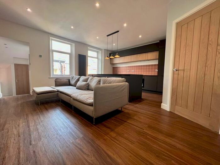 2 Bedroom Flat To Rent In Sixth Avenue, Heaton, Newcastle Upon Tyne, NE6