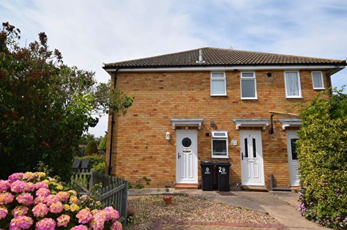 2 Bedroom Chalet To Rent In Chelmer House, CO13