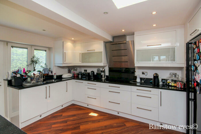 3 Bedroom Bungalow To Rent In The Glade, Enfield, EN2