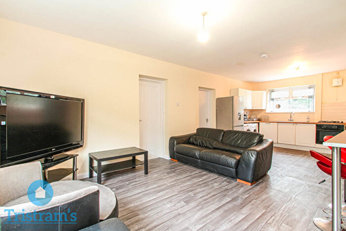 4 Bedroom Semi-Detached House To Rent In Alan Moss Road, Loughborough, LE11