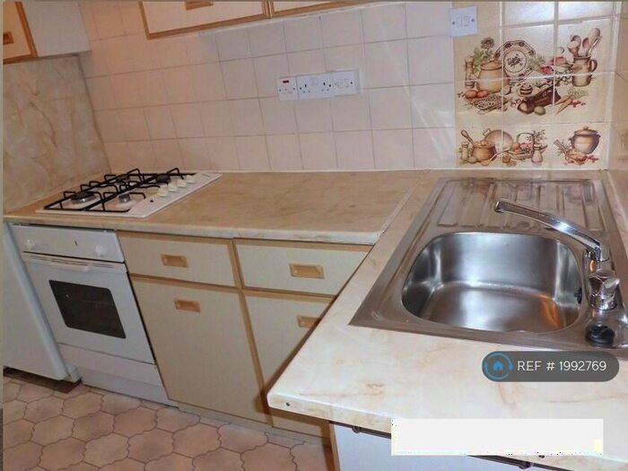 1 Bedroom Flat To Rent In Chase Road, Southgate, London, N14