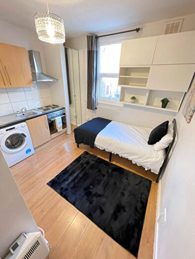 Studio To Rent In West Green Road, N15