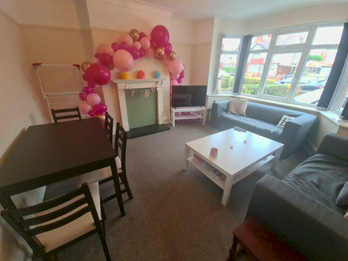 4 Bedroom House To Rent In St. Annes Road, Leeds, LS6