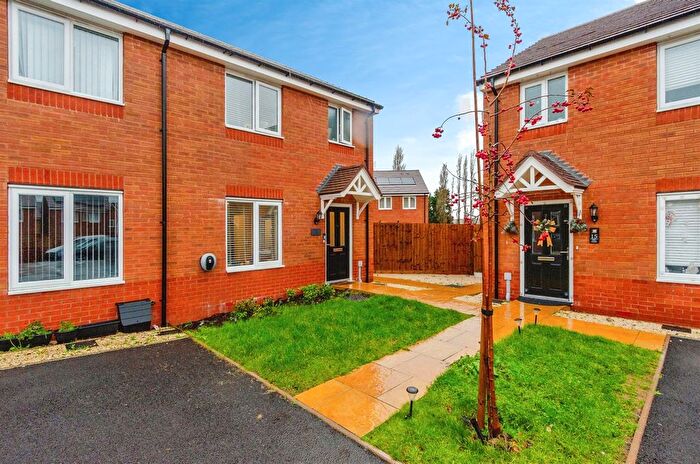 3 Bedroom End Of Terrace House For Sale In Zinc Close, Walsall, WS3
