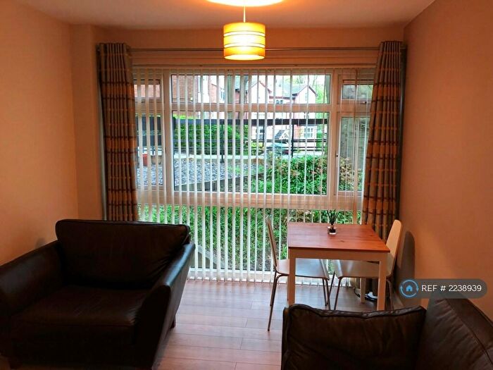 2 Bedroom Flat To Rent In Beech House, Manchester, M20