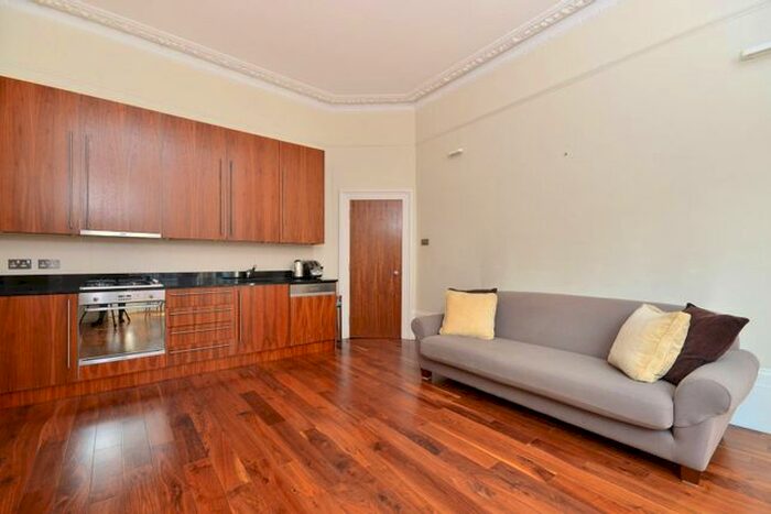 1 Bedroom Flat To Rent In Coleherne Road, Chelsea, London, SW10