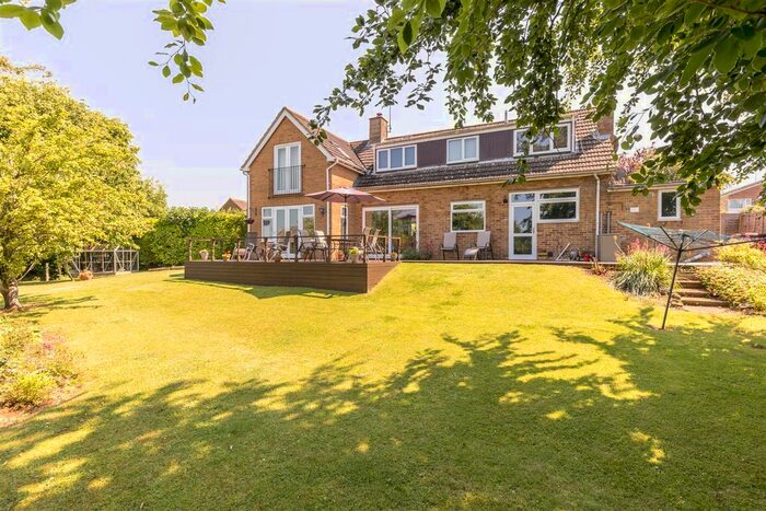 4 Bedroom Chalet For Sale In Dashwood Rise, Duns Tew, Bicester, OX25